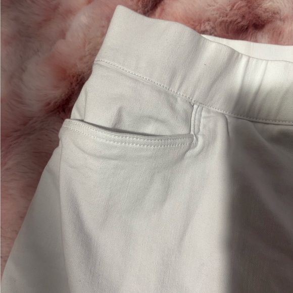 Classic White Mini Skirt - Picture 2 of 7